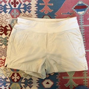 Athleta Trekkie north short